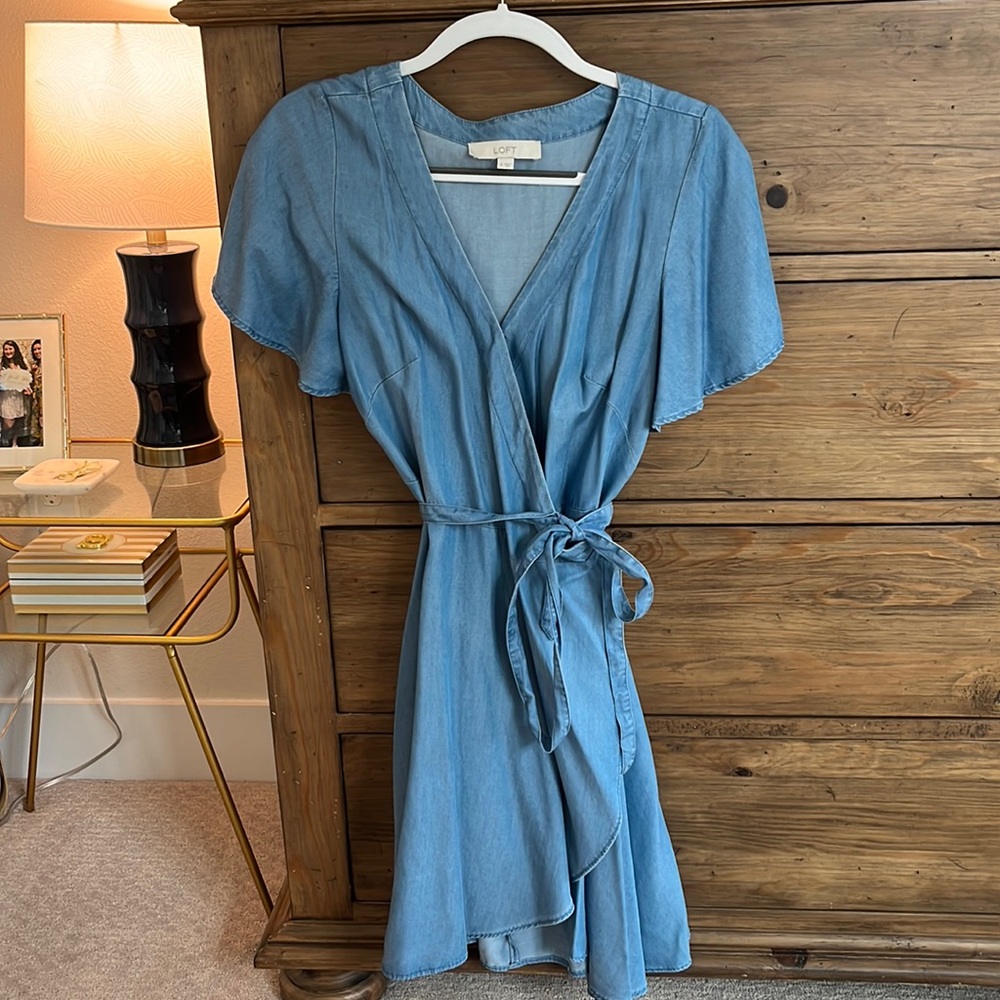 LOFT Women’s soft denim dress - size 8